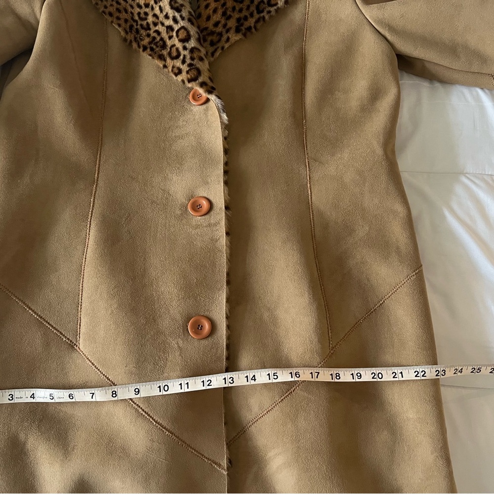 Like new classic Newport News faux fur/shearling long coat - Picture 7 of 10